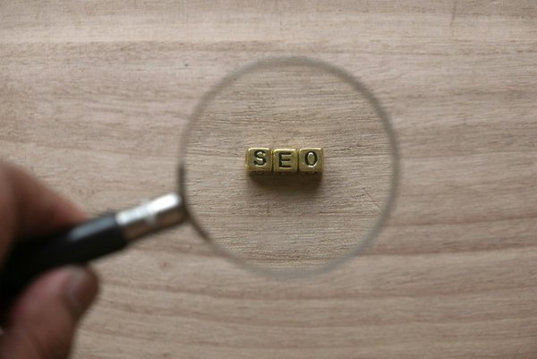 Maximisez votre présence en ligne grâce au seo local pour tpe et pme